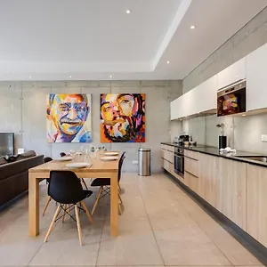 https://le-kube-annecy-centre-appartements-de-luxe.hotels-rhonealpes.com