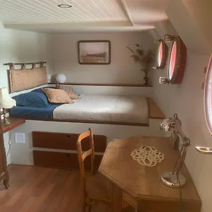 https://peniche-odilia.aixenprovencehotels.org